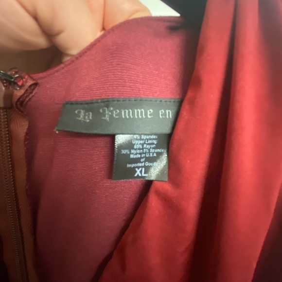 La Femme En Noir Art Deco Ruched Gown in Crimson - Picture 3 of 4